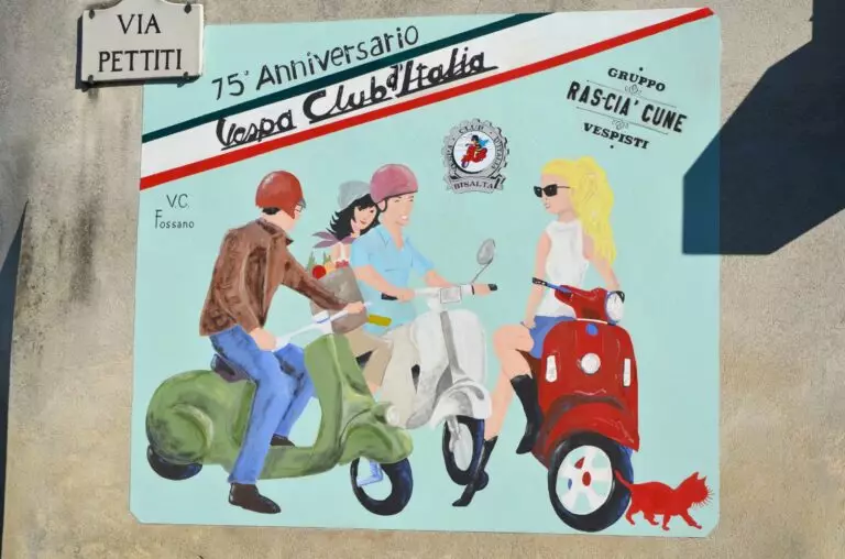 Un murales del Vespa Club Fossano a Lesegno